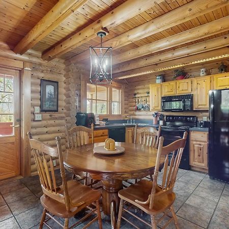 גטלינבורג Pine Cone Cabin מראה חיצוני תמונה